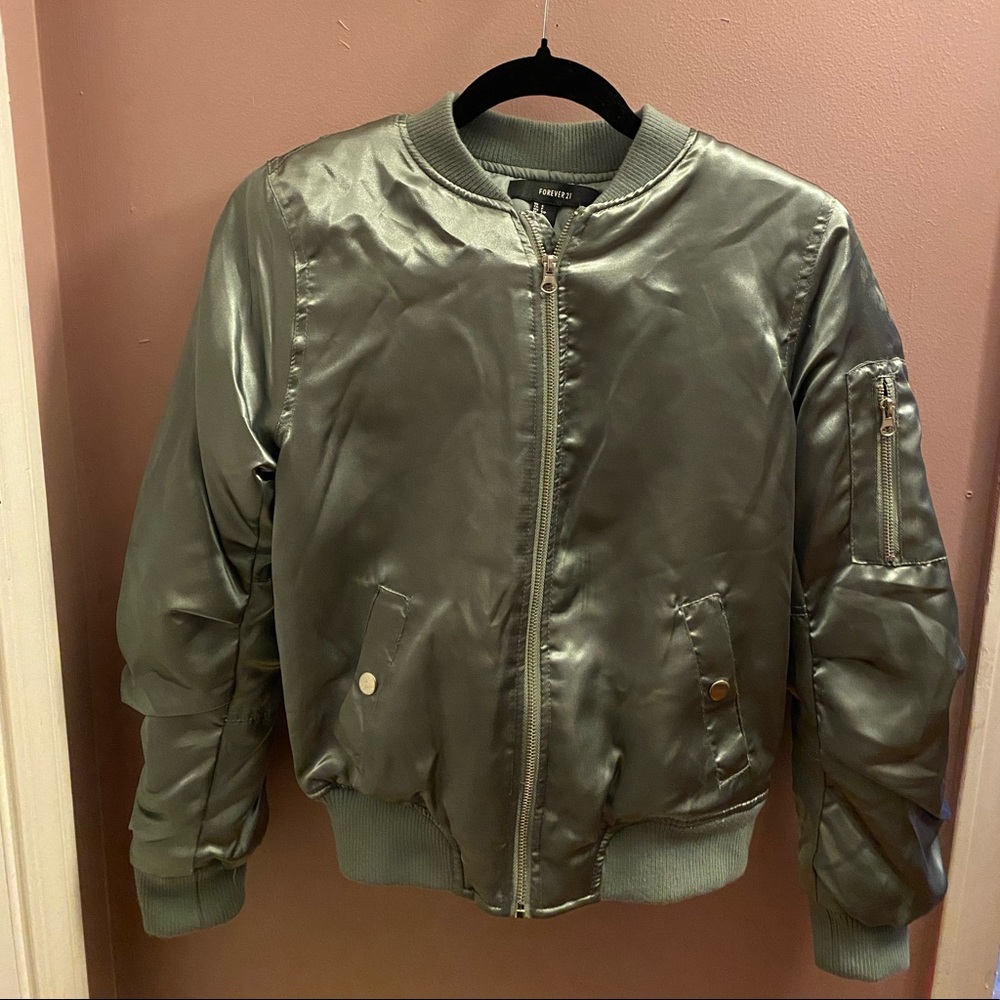 🦋Metallic Green Bomber Jacket🦋